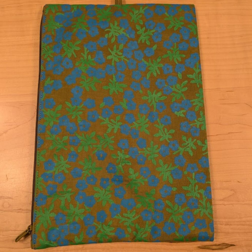 BAGGU *NWOT* Calico Floral Pouch